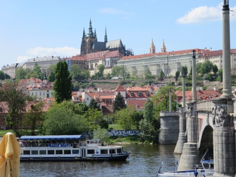 prague-3-hour-evening-river-cruise-with-dinner
