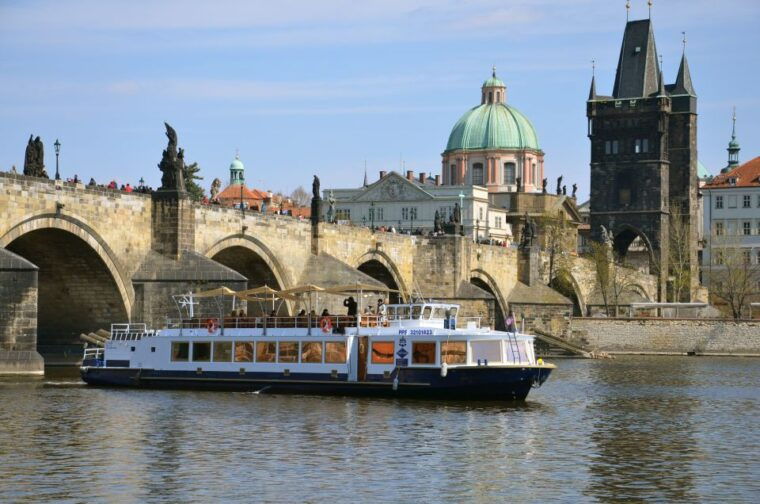 prague-3-hour-evening-river-cruise-with-dinner