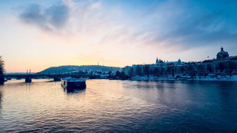 prague-50-minute-sightseeing-evening-cruise