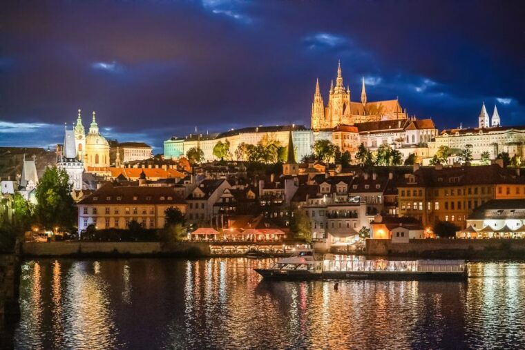 prague-50-minute-sightseeing-evening-cruise