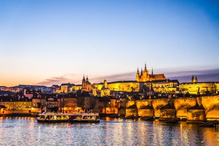 prague-50-minute-sightseeing-evening-cruise