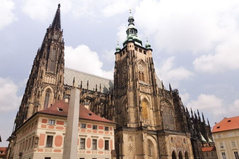 prague-6-hour-tour-with-river-boat-cruise-and-lunch
