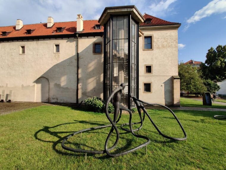 prague-a-different-tour-with-your-local-friend