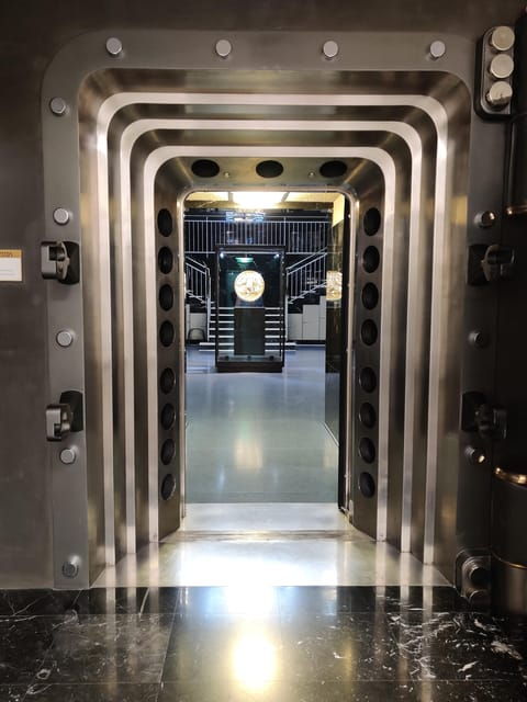 prague-a-different-tour-with-your-local-friend