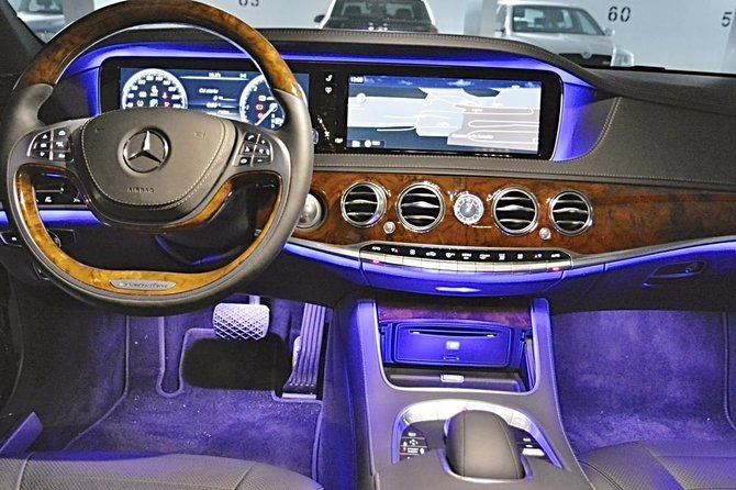 prague-airport-luxury-transfer-by-a-mercedes-benz-s-class