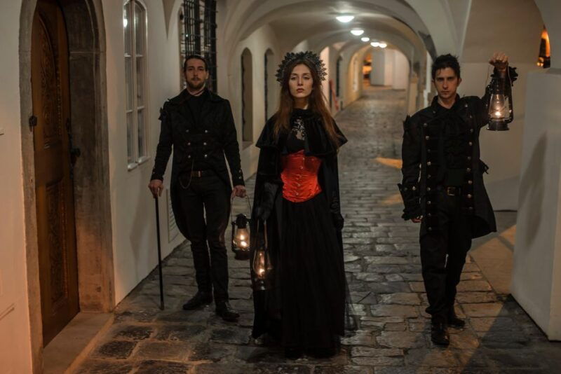 prague-alchemy-mysteries-bridge-and-castle-evening-tour