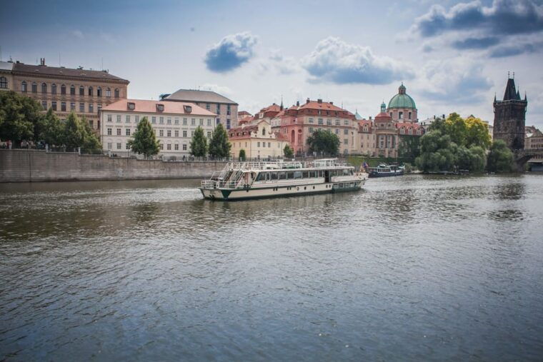 prague-an-unforgettable-2-hour-cruise-on-the-vltava-river