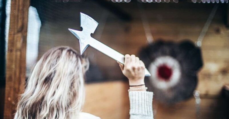 prague-axe-throwing-experience-with-barbecue-and-beer