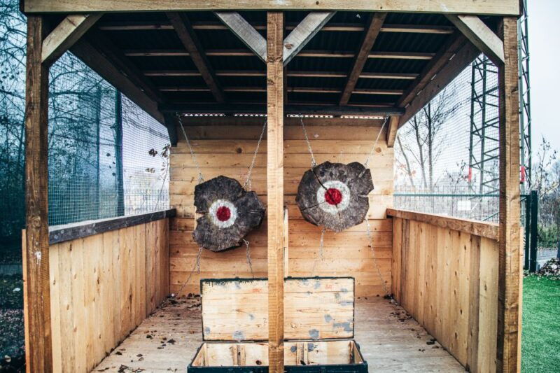 prague-axe-throwing-experience-with-barbecue-and-beer