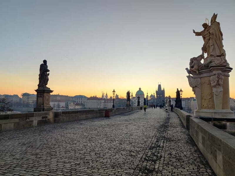 Prague: Before the Crowd Sunrise Tour & Breakfast - FAQ