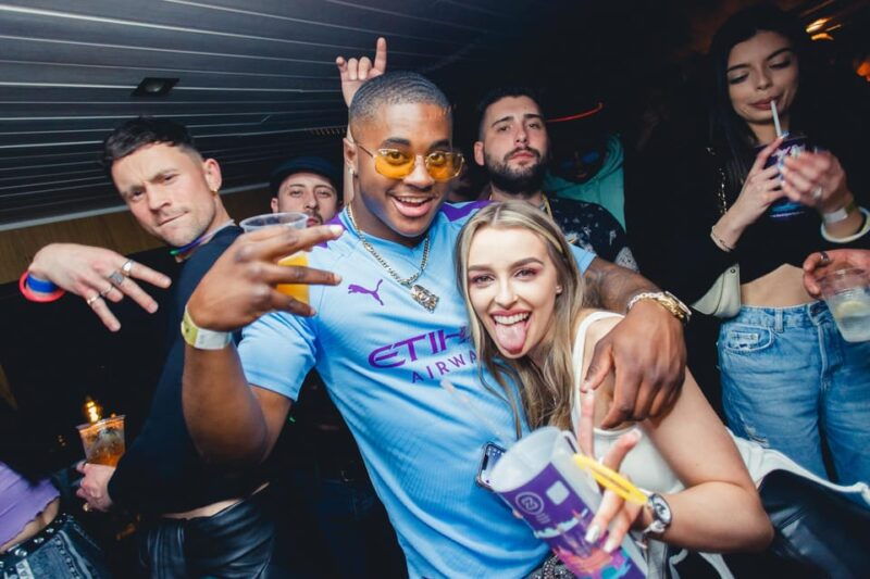 prague-boat-party-with-unlimited-drinks-after-party-entry