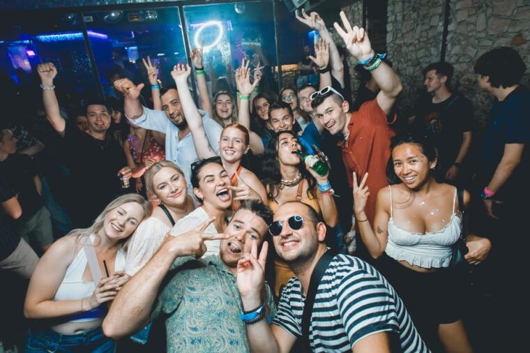 prague-boat-party-with-unlimited-drinks-after-party-entry