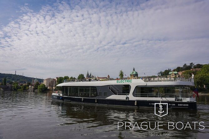 prague-boats-1-hour-cruise-2