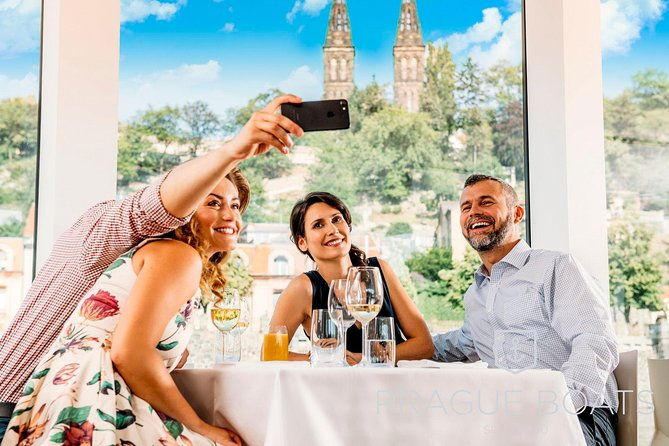 prague-boats-2-hour-lunch-cruise