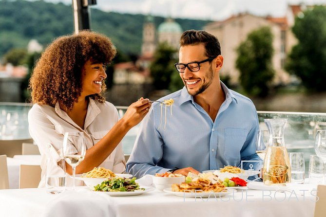 prague-boats-2-hour-lunch-cruise