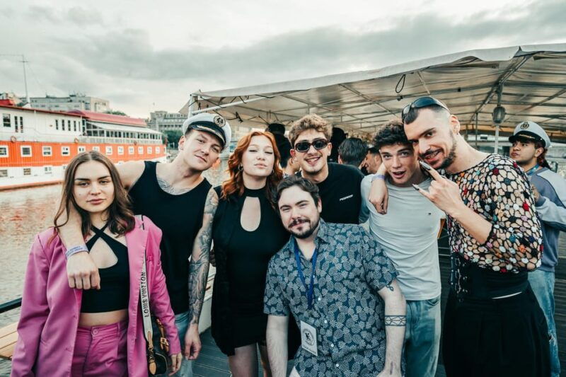 prague-booze-cruise-with-open-bar-and-duplex-entry