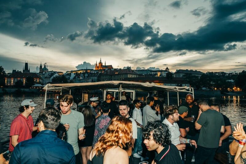 prague-booze-cruise-with-open-bar-and-duplex-entry