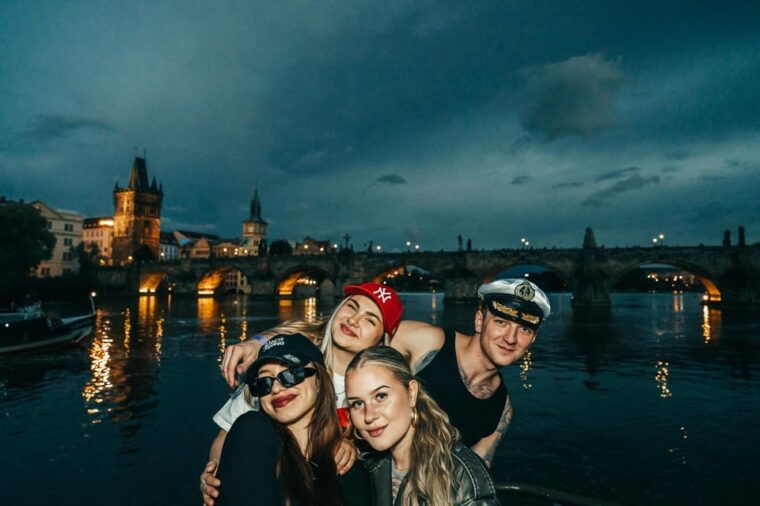 prague-booze-cruise-with-open-bar-and-duplex-entry