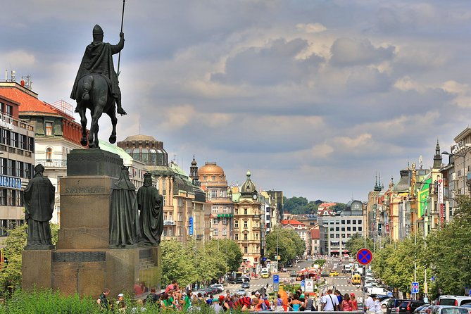 prague-bus-tour-walking-tour-river-cruise-and-lunch-2