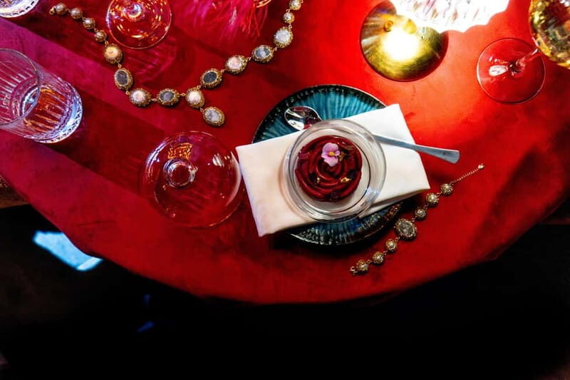 Prague: Cabaret Show at Medusa - Nightlife Prague - Who Is This Experience Best For?