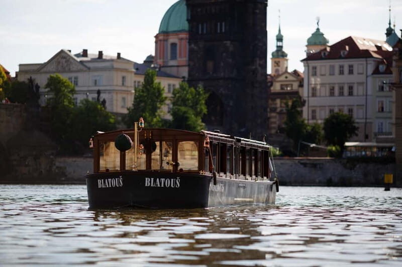 Prague: Canal Cruise Around Charles Bridge - Key Points