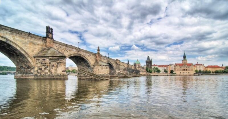 prague-castle-and-charles-bridge-private-walking-tour