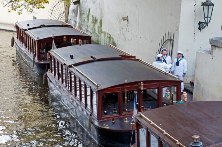 prague-castle-and-jewish-quarter-tour-with-cruise-and-lunch