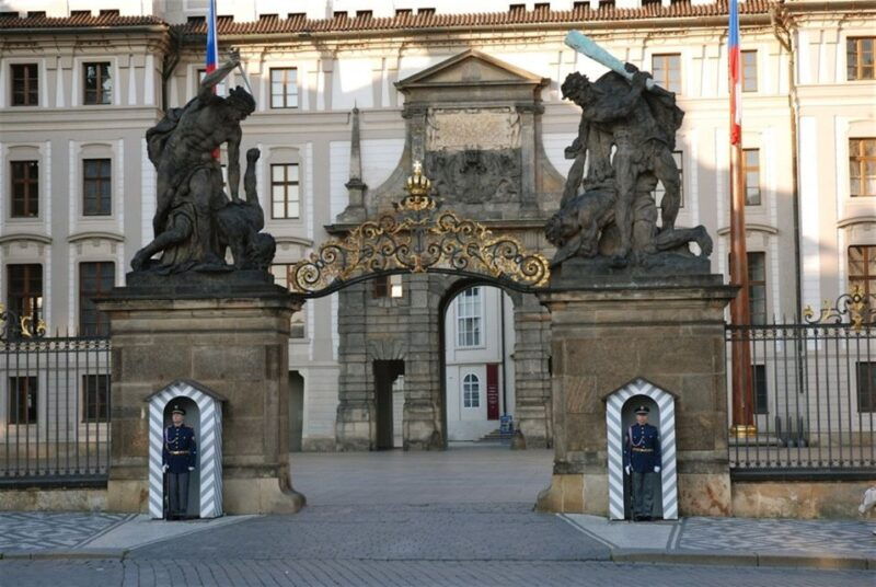 prague-castle-and-lesser-town-walking-tour-with-local-guide