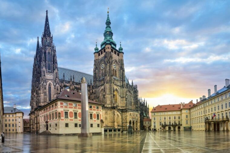 prague-castle-and-st-vitus-cathedral-private-walking-tour-2