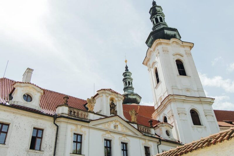 prague-castle-cathedral-strahov-monastery-private-tour
