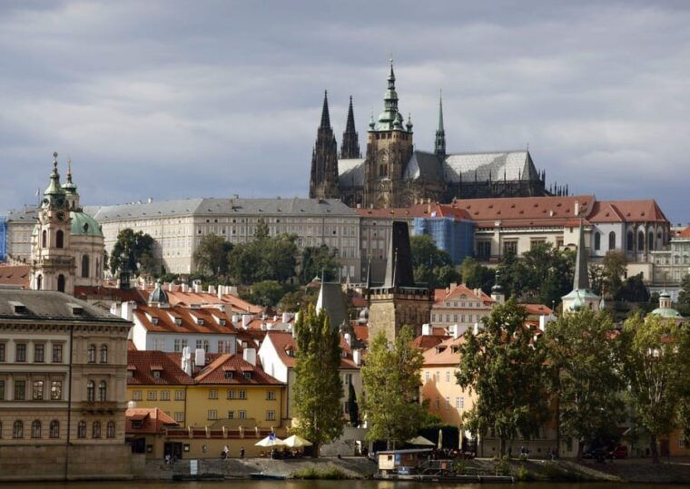 prague-castle-circuit-entry-tickets-with-audio-guide
