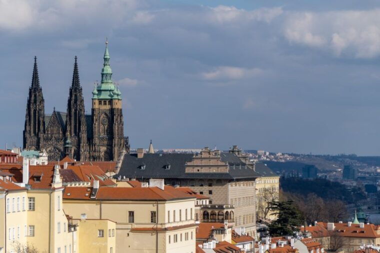 prague-castle-grounds-highlights-walking-tour-small-group