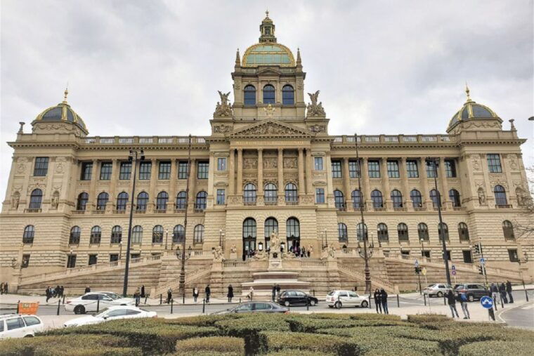 prague-castle-national-museum-town-hall-tickets-audio