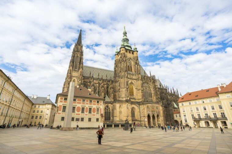 prague-castle-tour-with-local-guide-and-entry-ticket