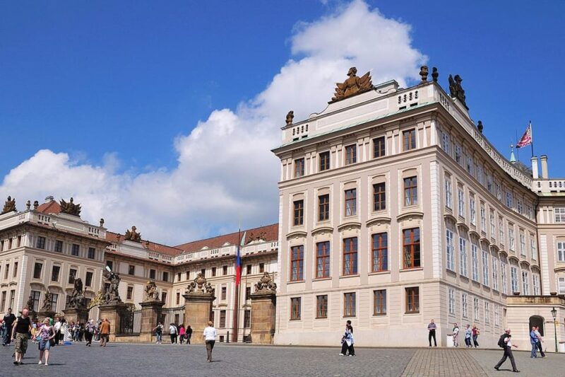 prague-castle-walking-tour-with-live-guide