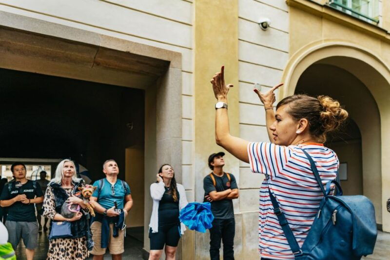 prague-city-highlights-by-bus-boat-and-on-foot
