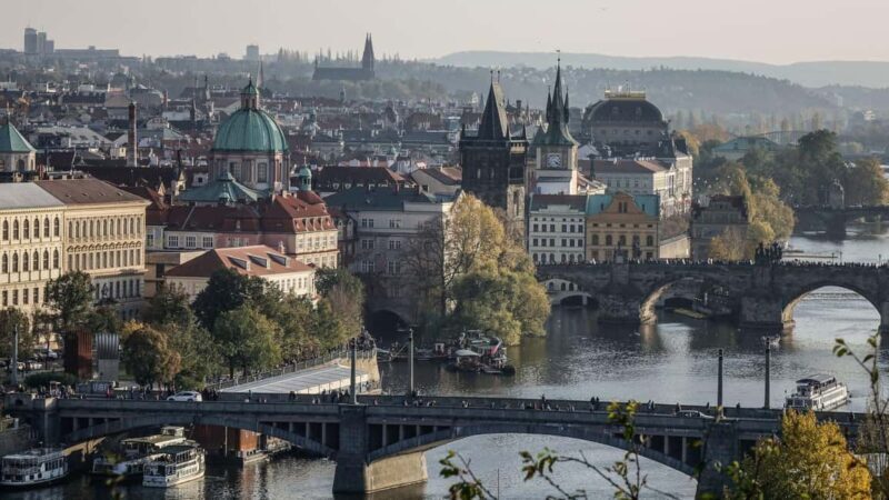 Prague: City Highlights & Hidden Gems Private Walking Tour - Key Points