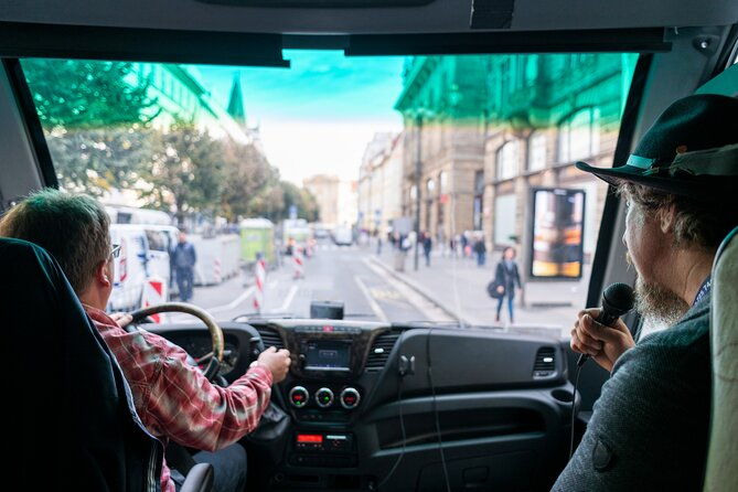 prague-combo-castle-guided-tour-bus-and-free-boat-2