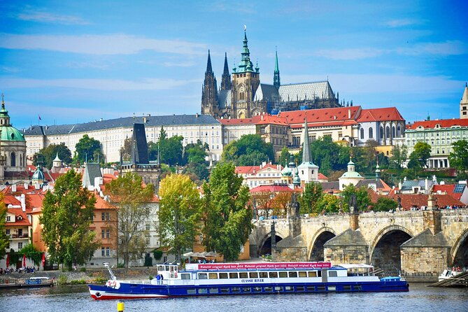 prague-combo-castle-guided-tour-bus-and-free-boat