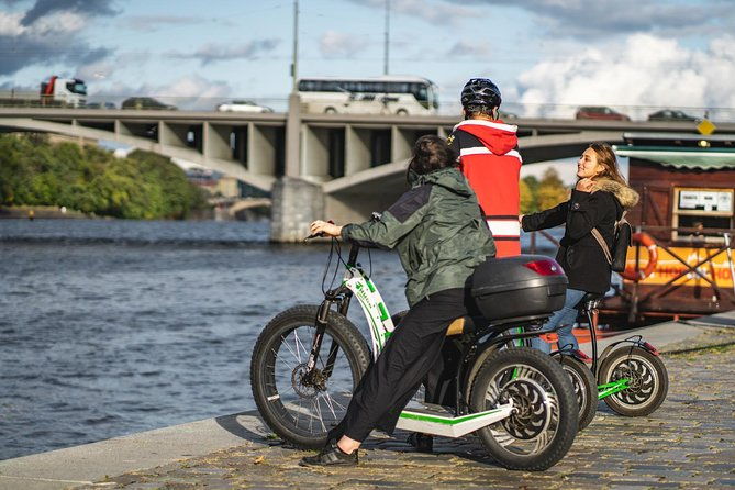 prague-e-scooter-hugo-bike-rental