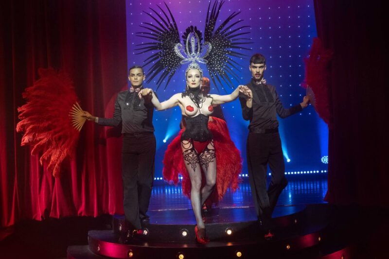 prague-evening-czech-cabaret-show-at-the-hybernia-theater