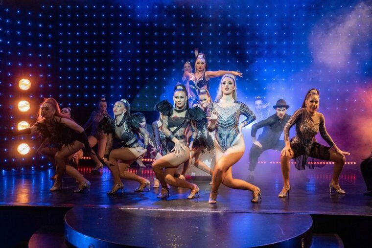 prague-evening-czech-cabaret-show-at-the-hybernia-theater