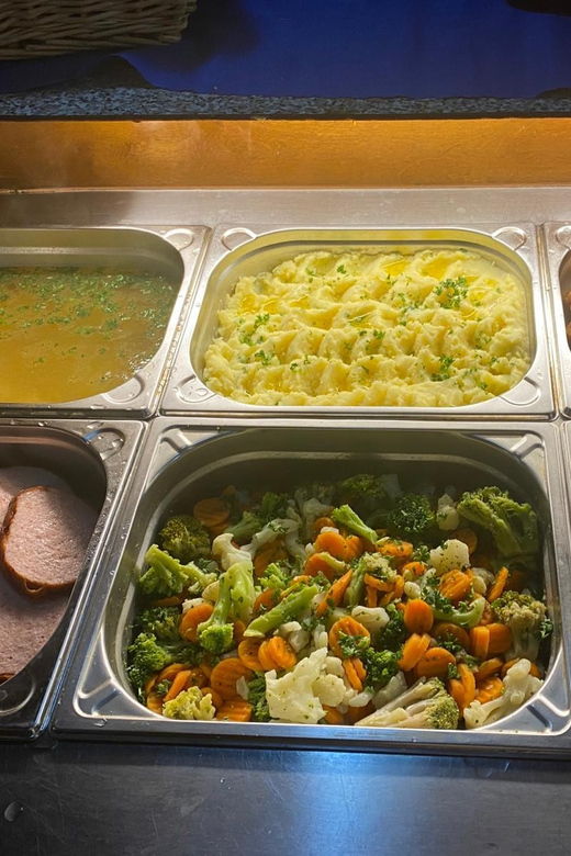 prague-evening-river-cruise-with-dinner-and-welcome-drink