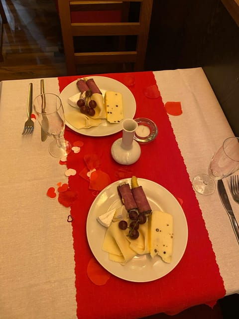 prague-evening-river-cruise-with-dinner-and-welcome-drink