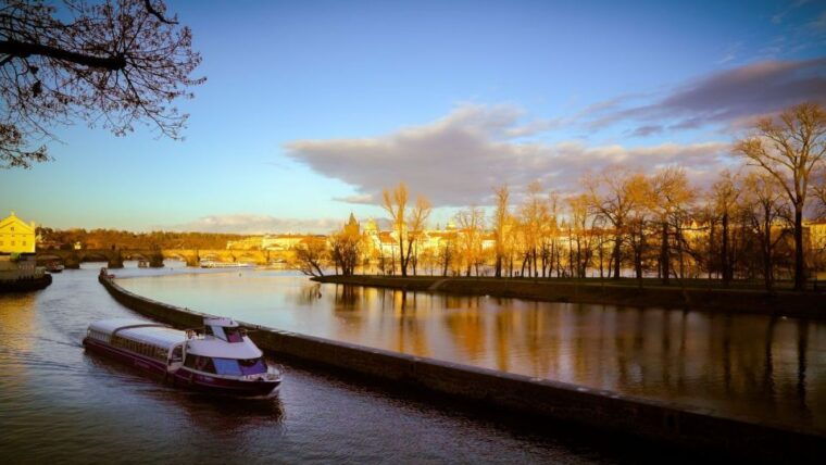 prague-evening-vltava-river-eco-cruise-with-prosecco