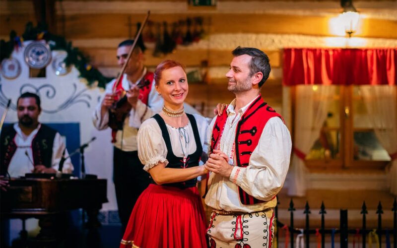prague-folk-dancing-dinner-experience
