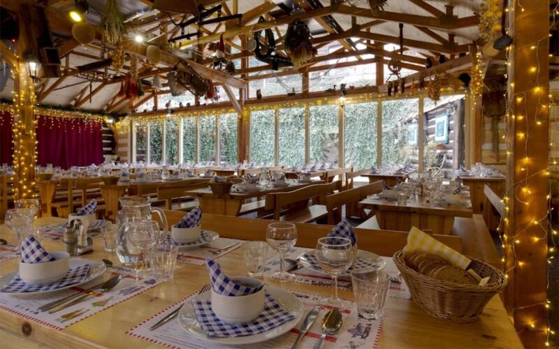 prague-folk-dancing-dinner-experience