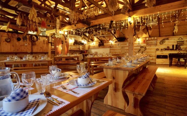 prague-folk-dancing-dinner-experience