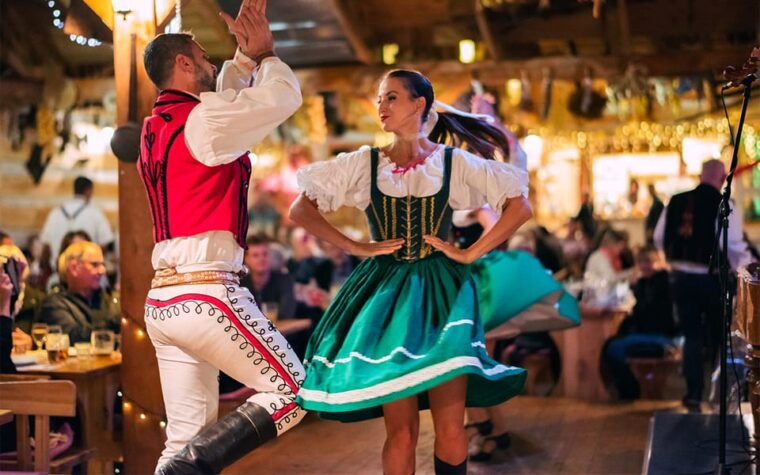 prague-folk-dancing-dinner-experience