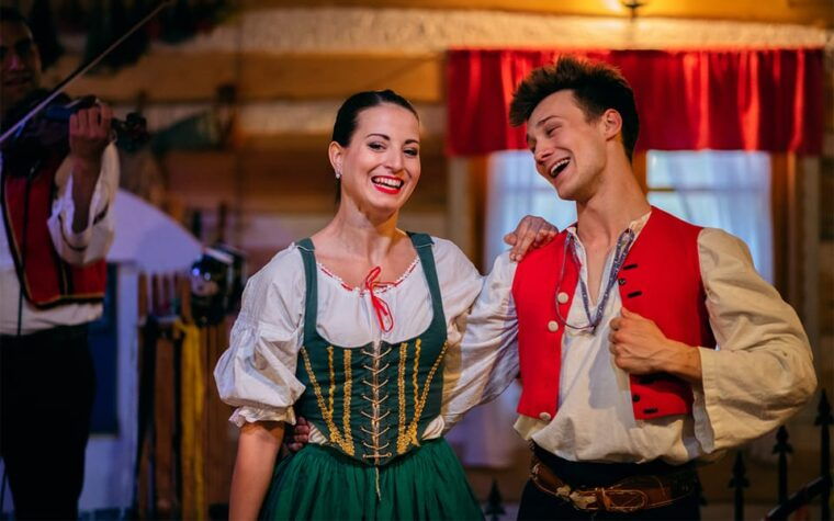 prague-folk-dancing-dinner-experience